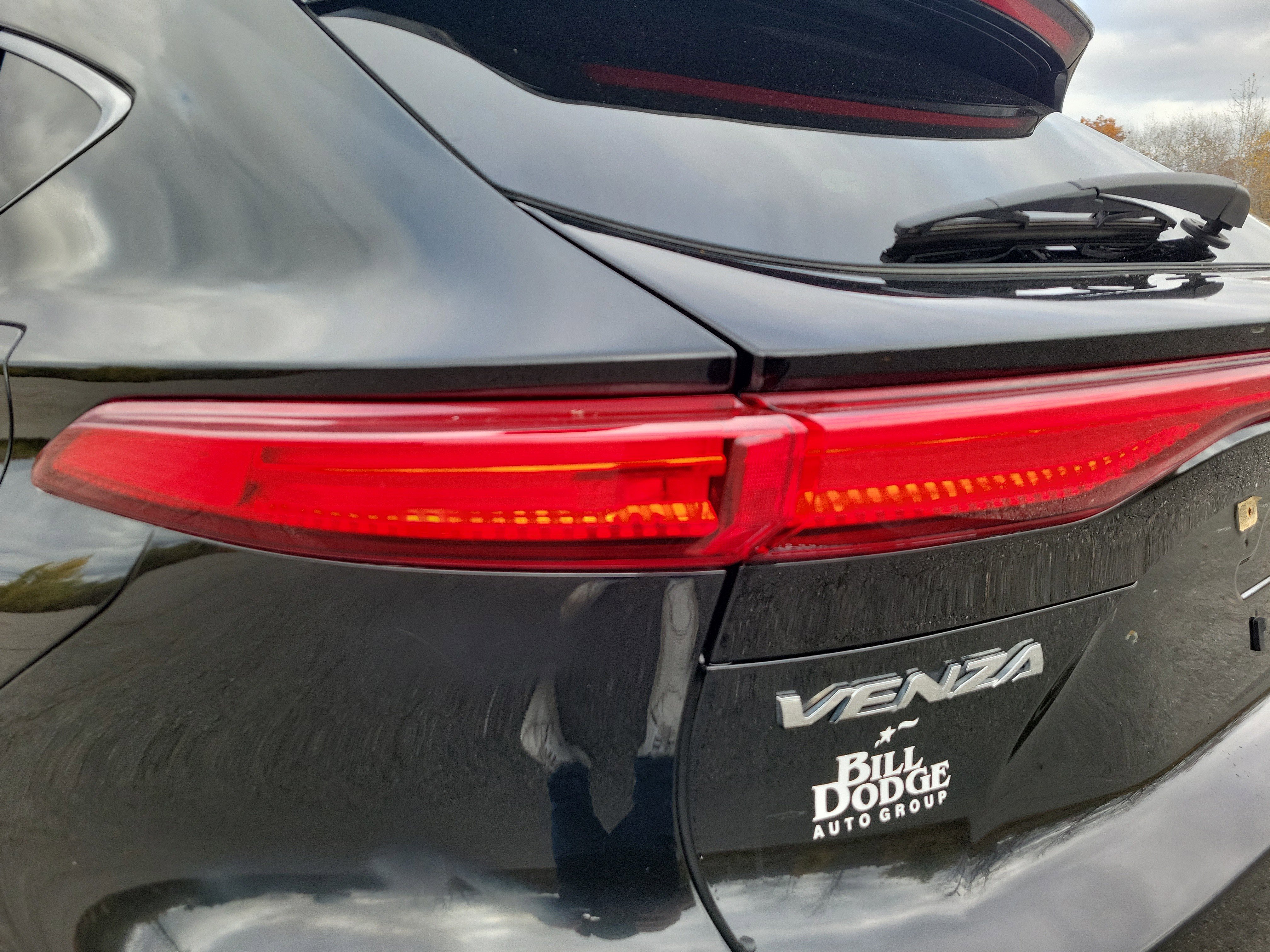 Used 2021 Toyota Venza LE image 11