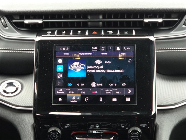 Used 2024 Jeep Grand Cherokee Altitude image 12