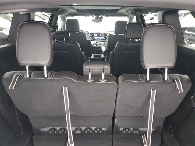 New 2026 Chrysler Pacifica Select FWD image 7