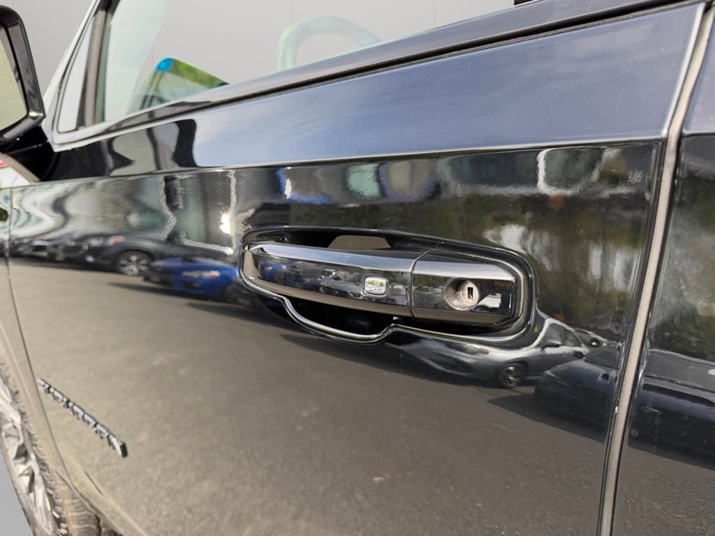 Used 2025 Chevrolet Suburban Z71 AWD/4WD image 19