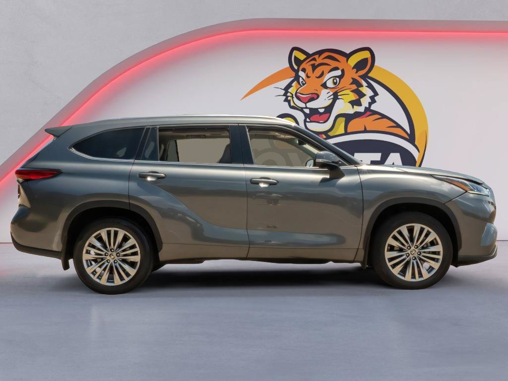 Used 2023 Toyota Highlander Platinum AWD/4WD image 4