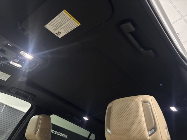 Certified 2023 Cadillac Escalade ESV Premium Luxury w/ Performance Package AWD/4WD image 13