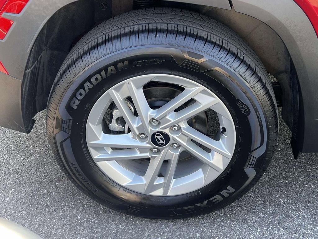 Certified 2025 Hyundai Tucson SE image 9