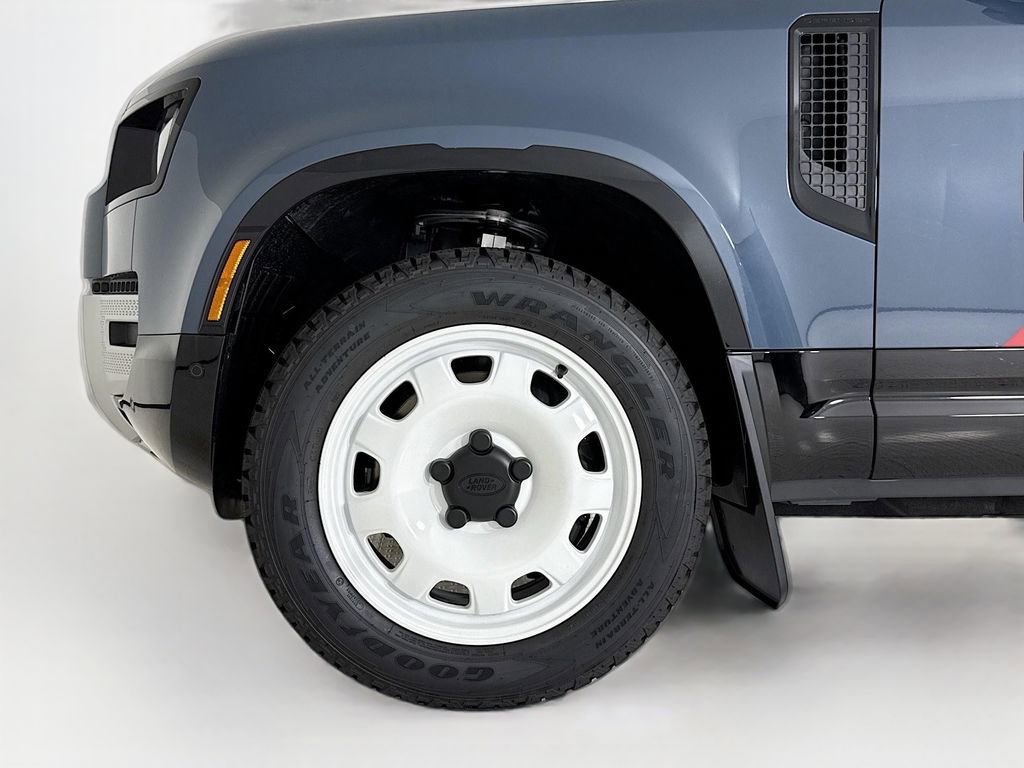 Used 2025 Land Rover Defender 110 S image 30