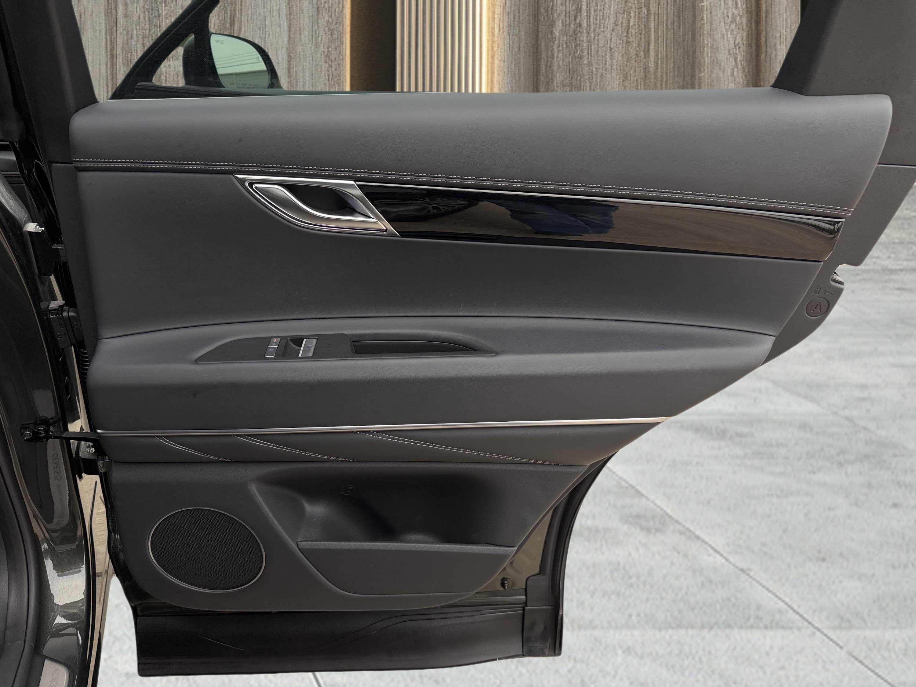 Used 2025 Genesis GV80 2.5T Standard image 52