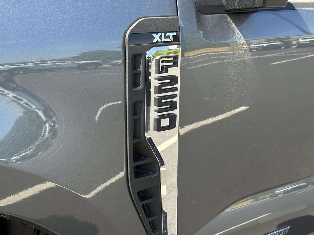 New 2026 Ford F250 XLT w/ FX4 Off-Road Package AWD/4WD image 2
