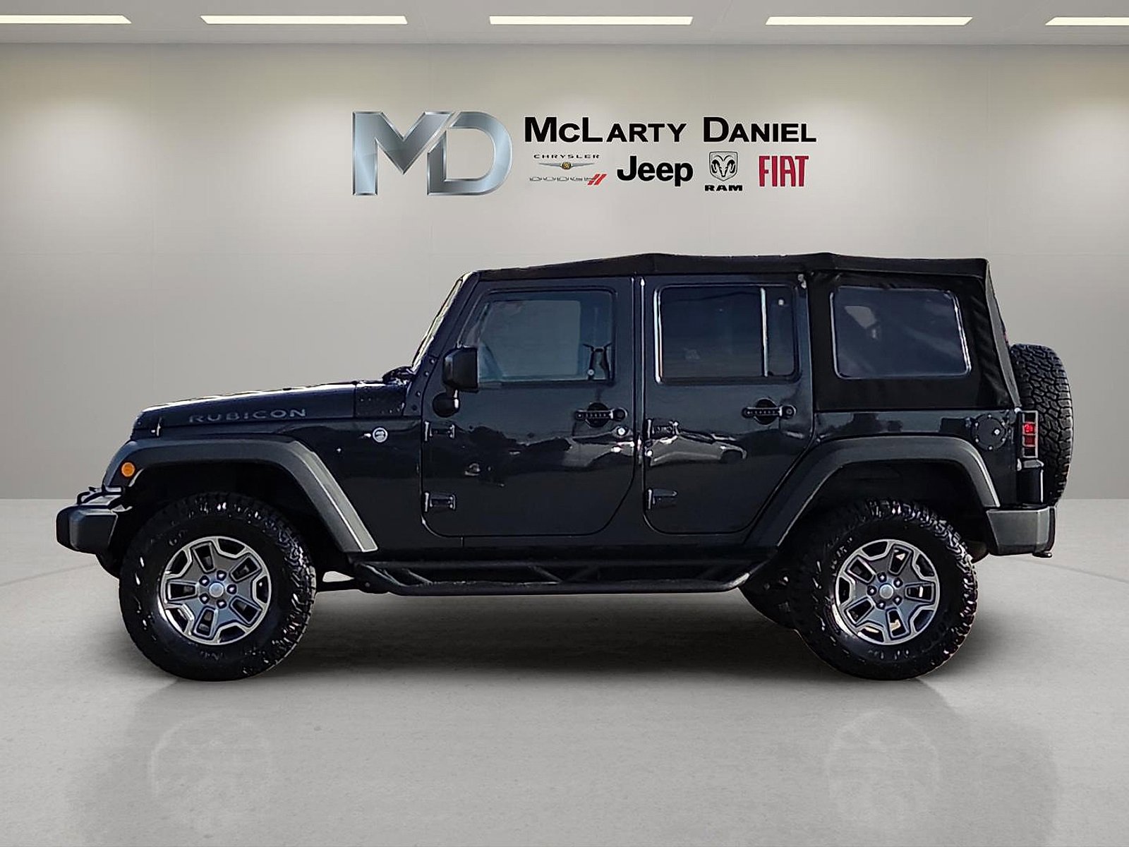 Used 2017 Jeep Wrangler Unlimited Rubicon w/ Connectivity Group image 3