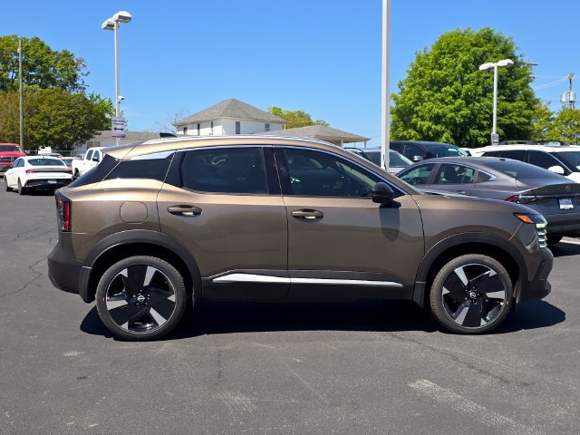 New 2026 Nissan Kicks SR w/ SR Premium Package FWD image 2