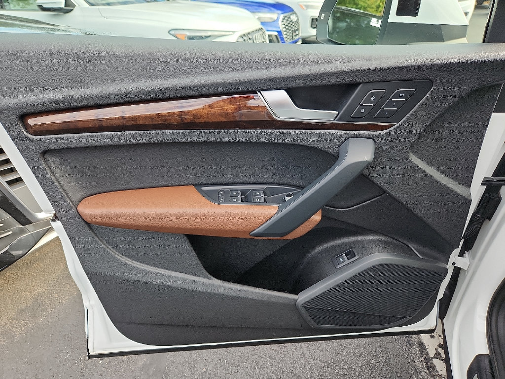Used 2019 Audi Q5 2.0T Premium w/ Convenience Package AWD/4WD image 18