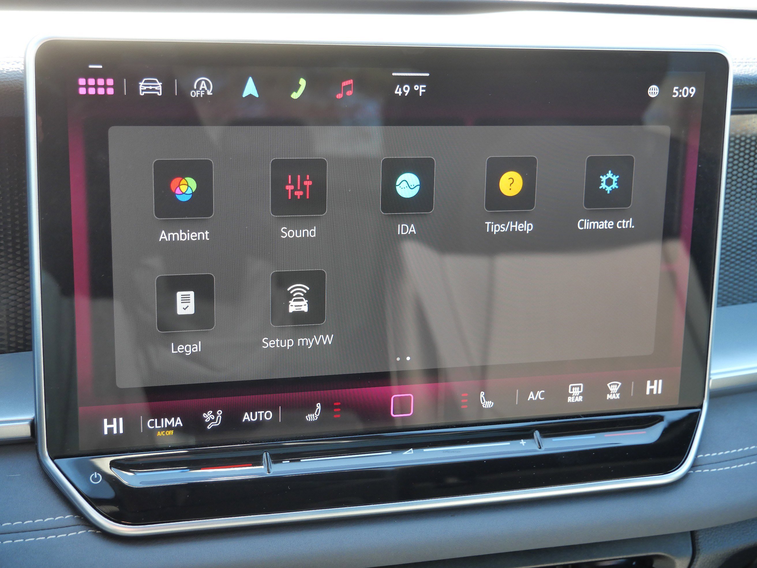 Certified 2025 Volkswagen Tiguan SE R-Line image 31