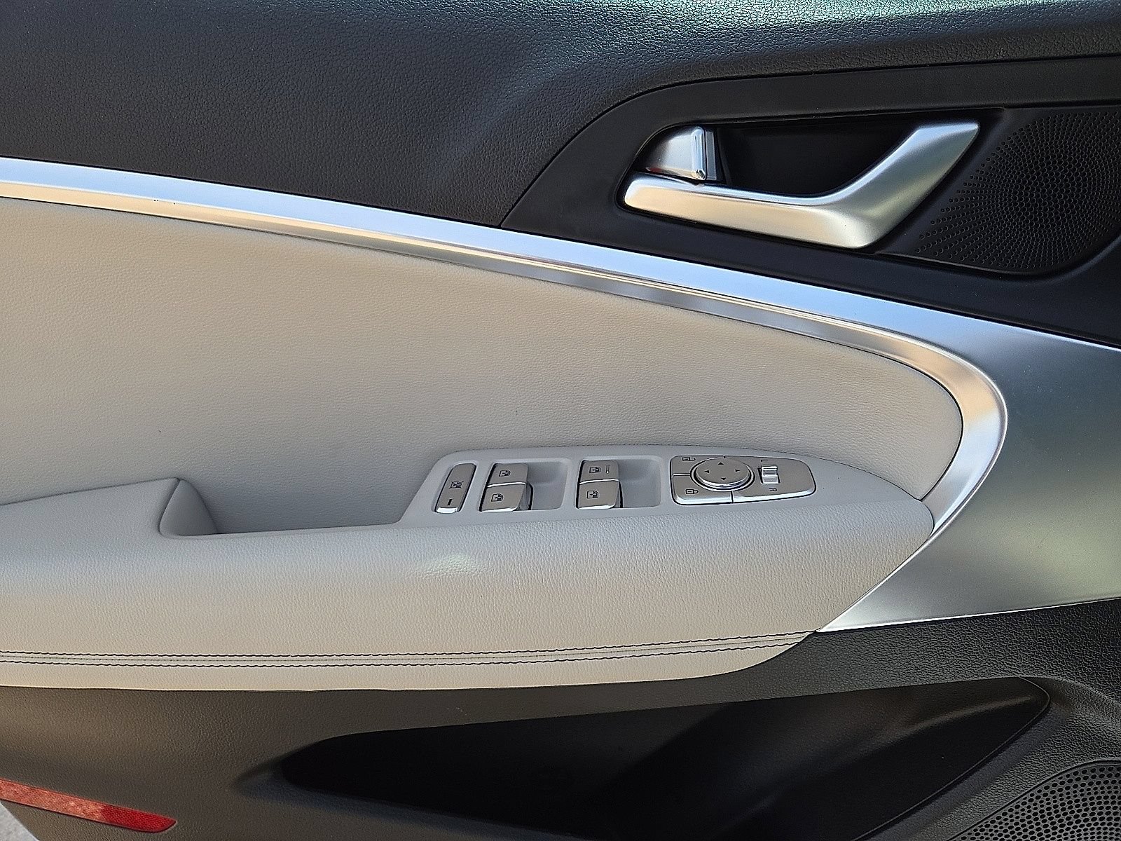 Used 2025 Genesis G70 2.5T RWD image 20