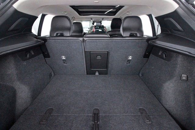 Certified 2025 Volvo XC40 B5 Plus image 32