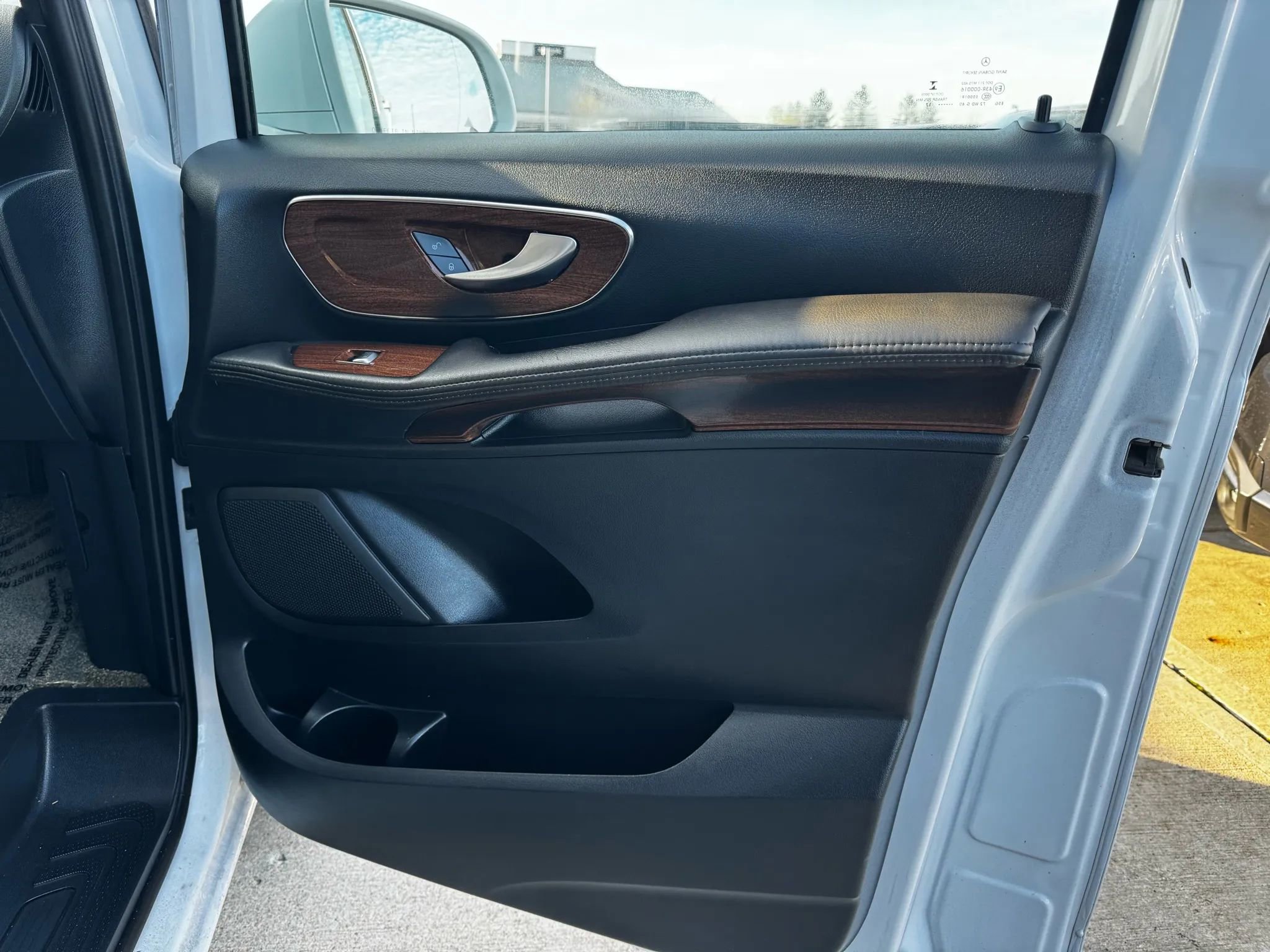 Used 2017 Mercedes-Benz Metris Passenger image 41