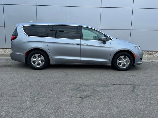 Used 2019 Chrysler Pacifica Touring Plus image 32