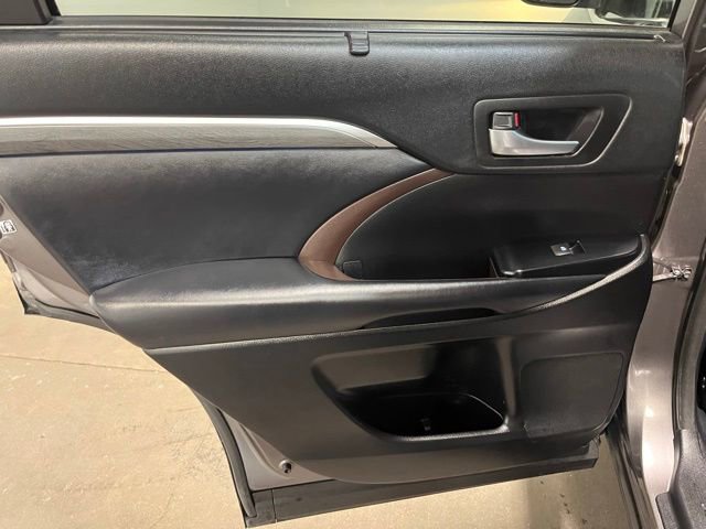 Used 2018 Toyota Highlander Limited AWD/4WD image 16