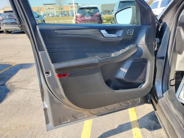 Used 2024 Ford Escape Platinum w/ Premium Technology Package image 8