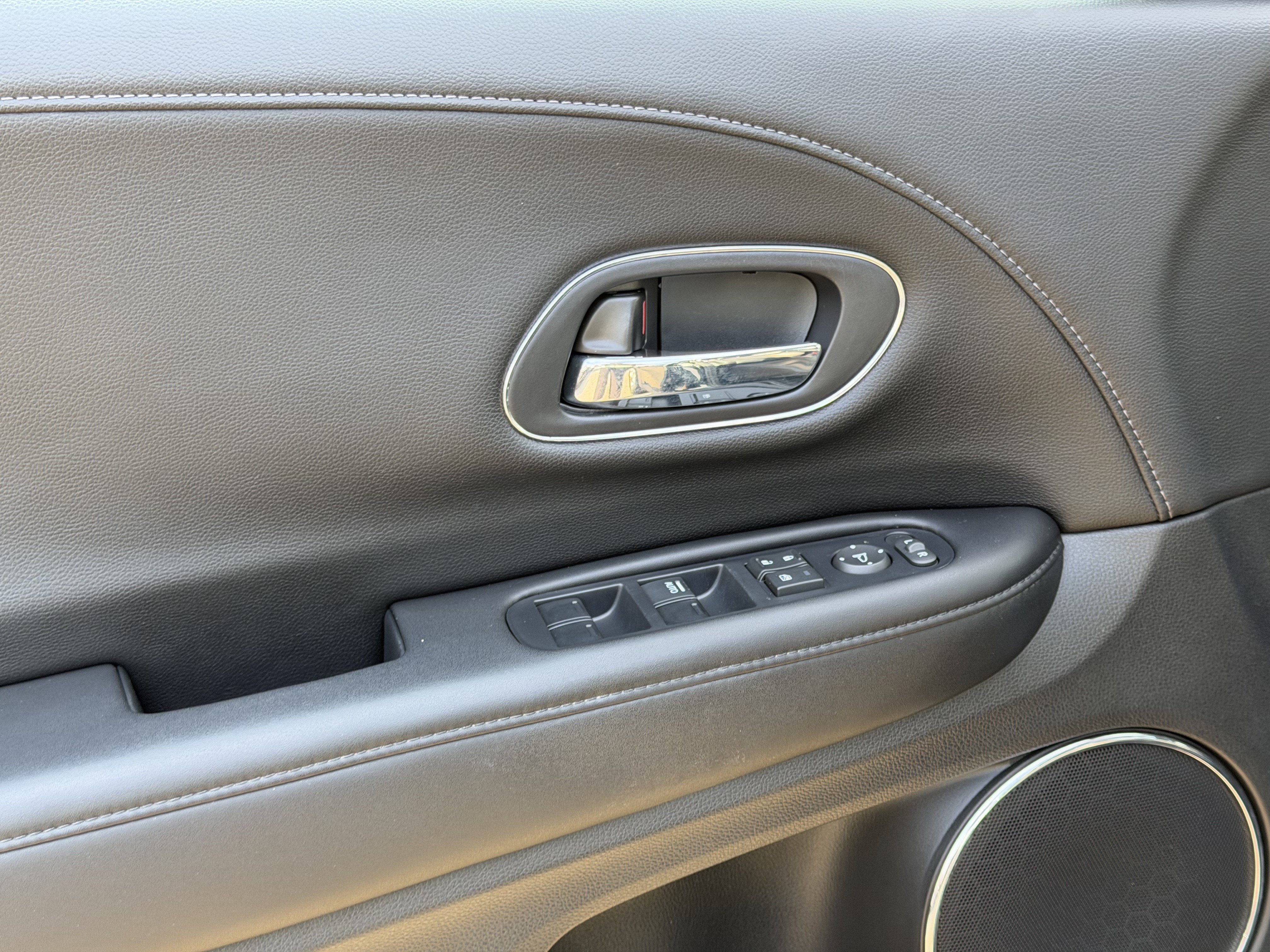 Used 2017 Honda HR-V EX-L image 8