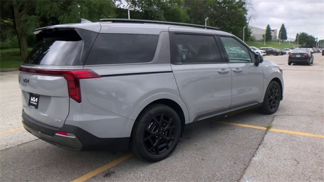 New 2026 Kia Carnival SX w/ SX Dark Edition Package image 3