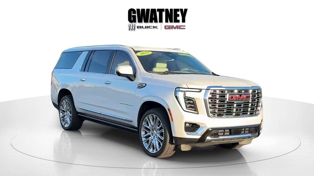 Used 2025 GMC Yukon XL Denali w/ Denali Reserve Package image 8