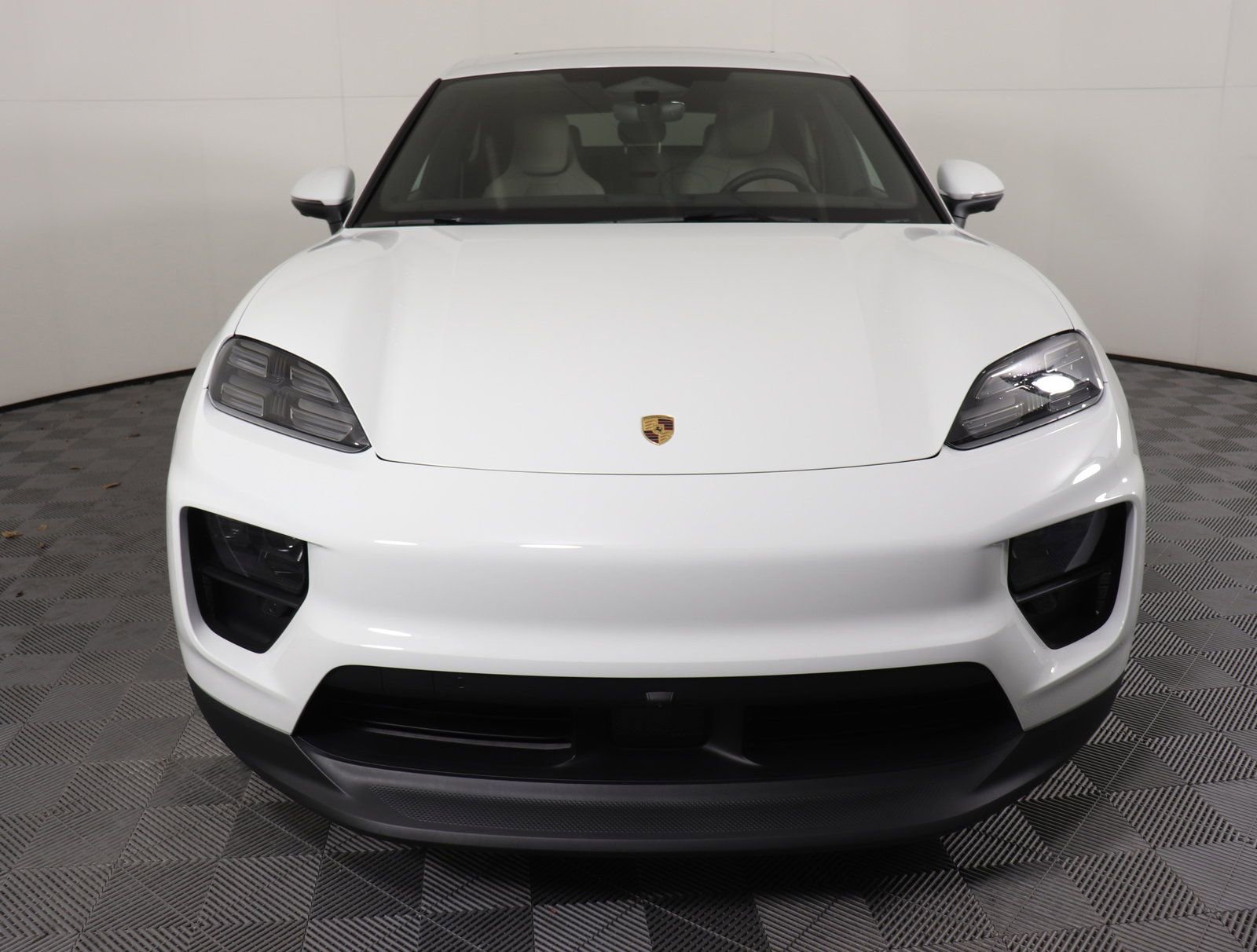 Certified 2025 Porsche Macan 4S Electric image 8