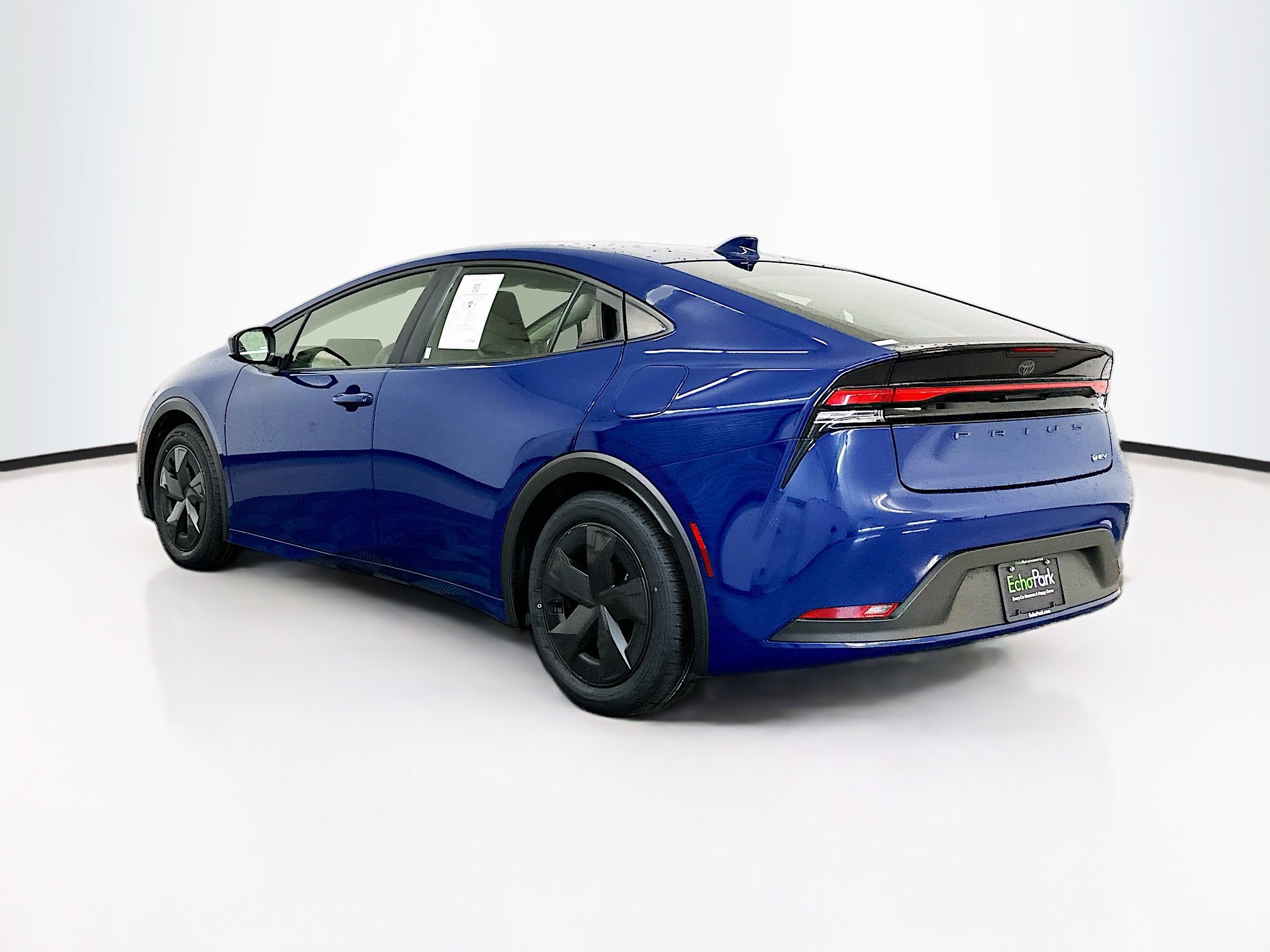 Used 2025 Toyota Prius LE FWD image 5