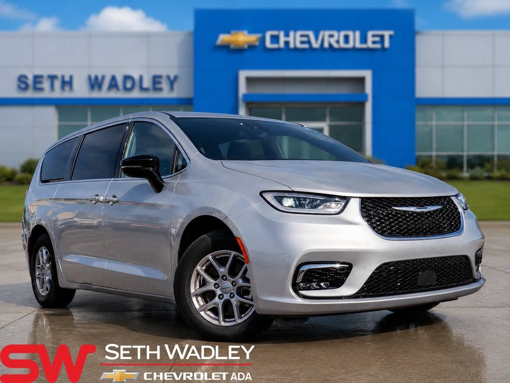 Used 2026 Chrysler Pacifica Select FWD image 1