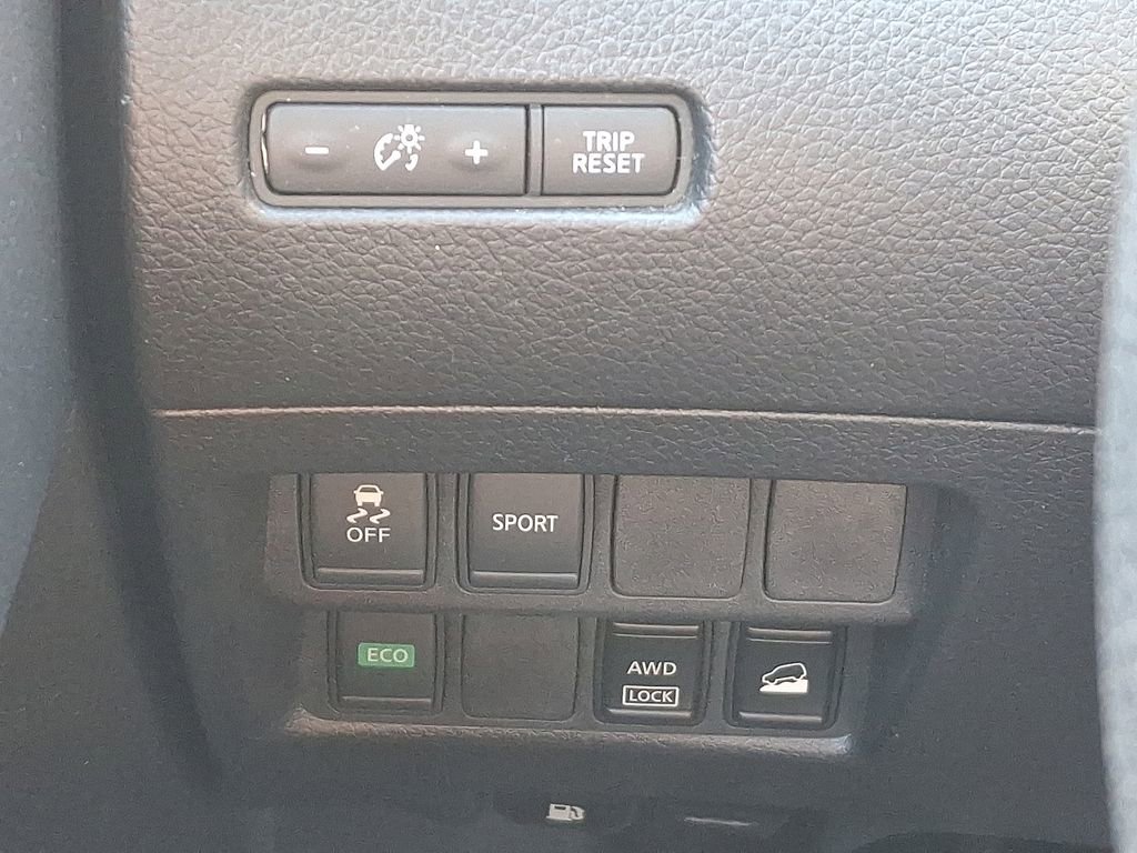 Used 2016 Nissan Rogue SV AWD/4WD image 23