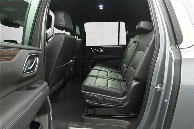 Used 2021 Chevrolet Suburban LT RWD image 18