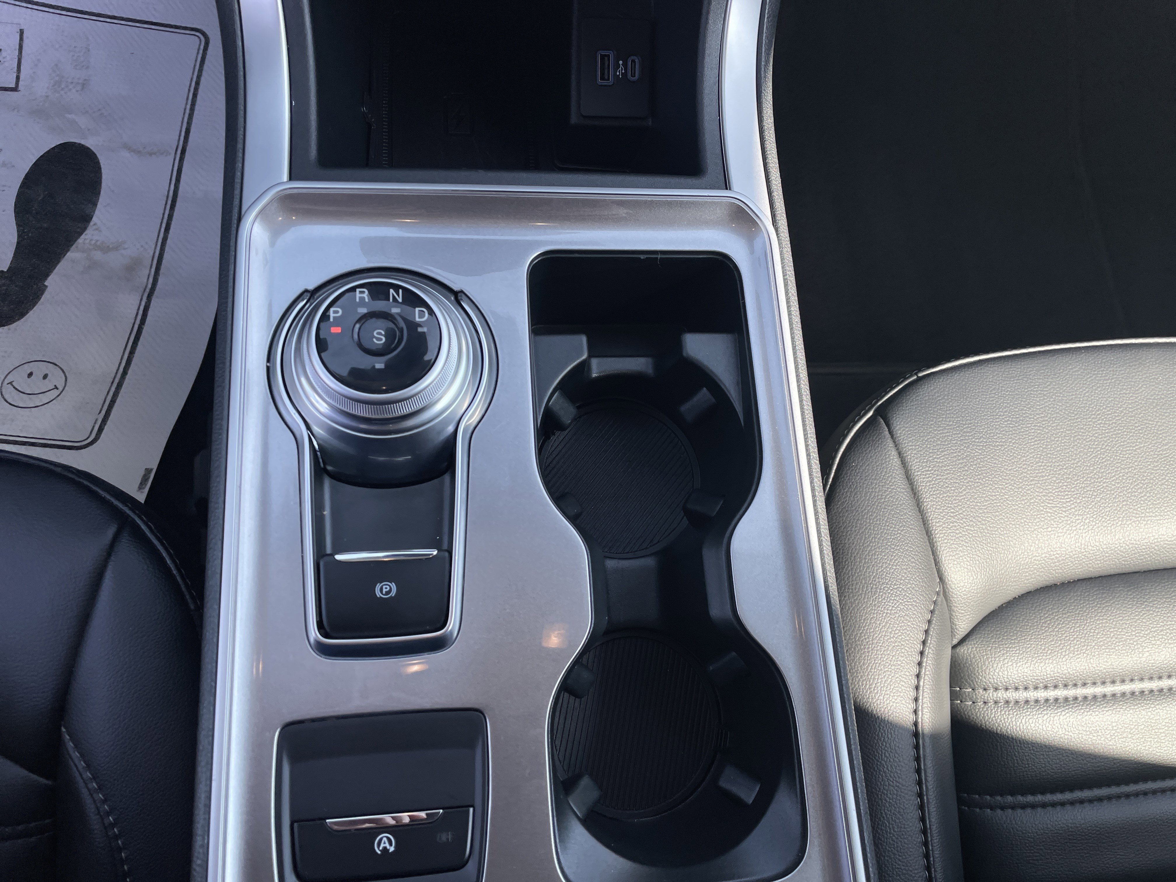 Used 2024 Ford Edge SEL w/ Convenience Package image 16