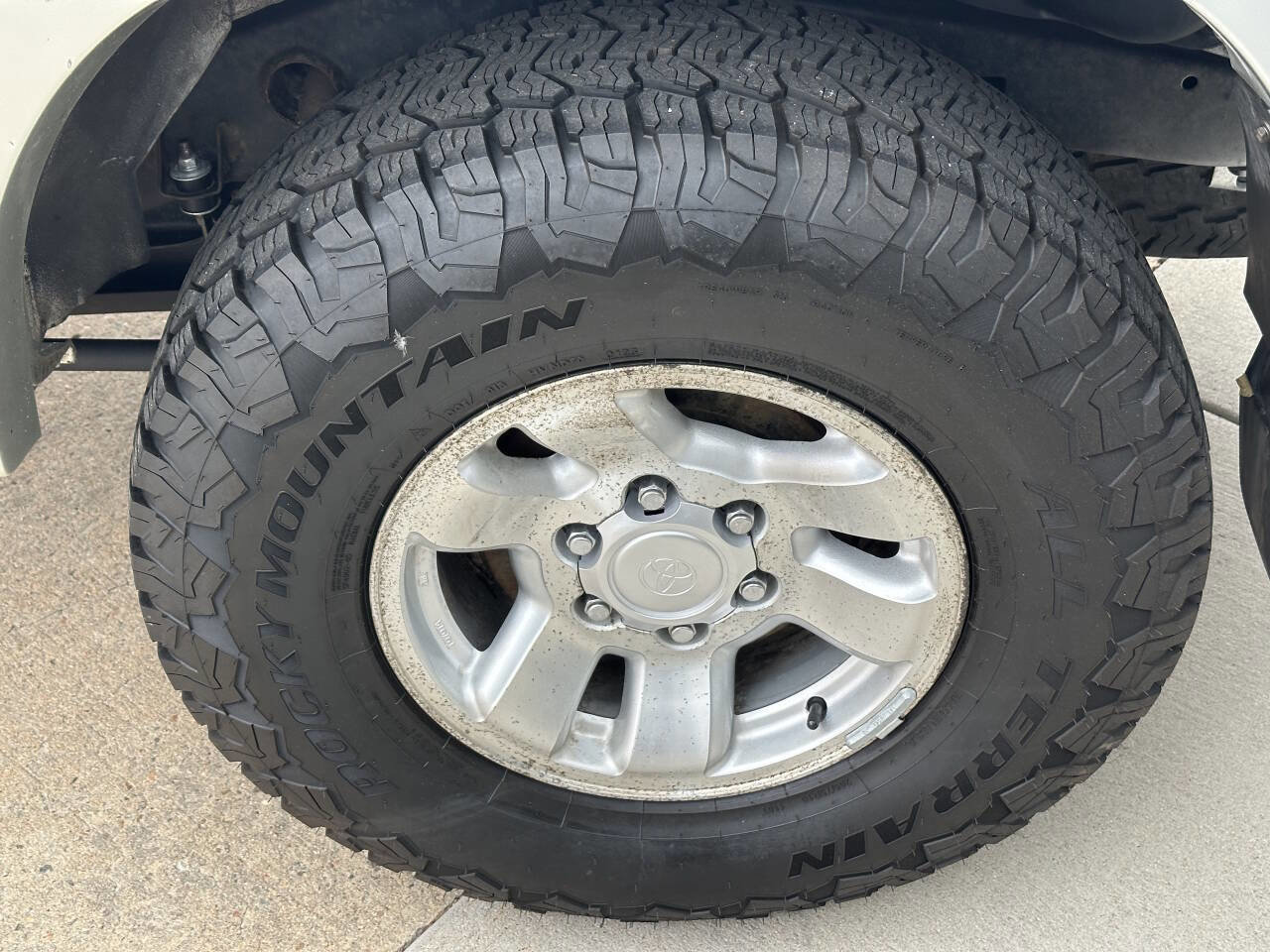 Used 2000 Toyota 4Runner Limited image 35