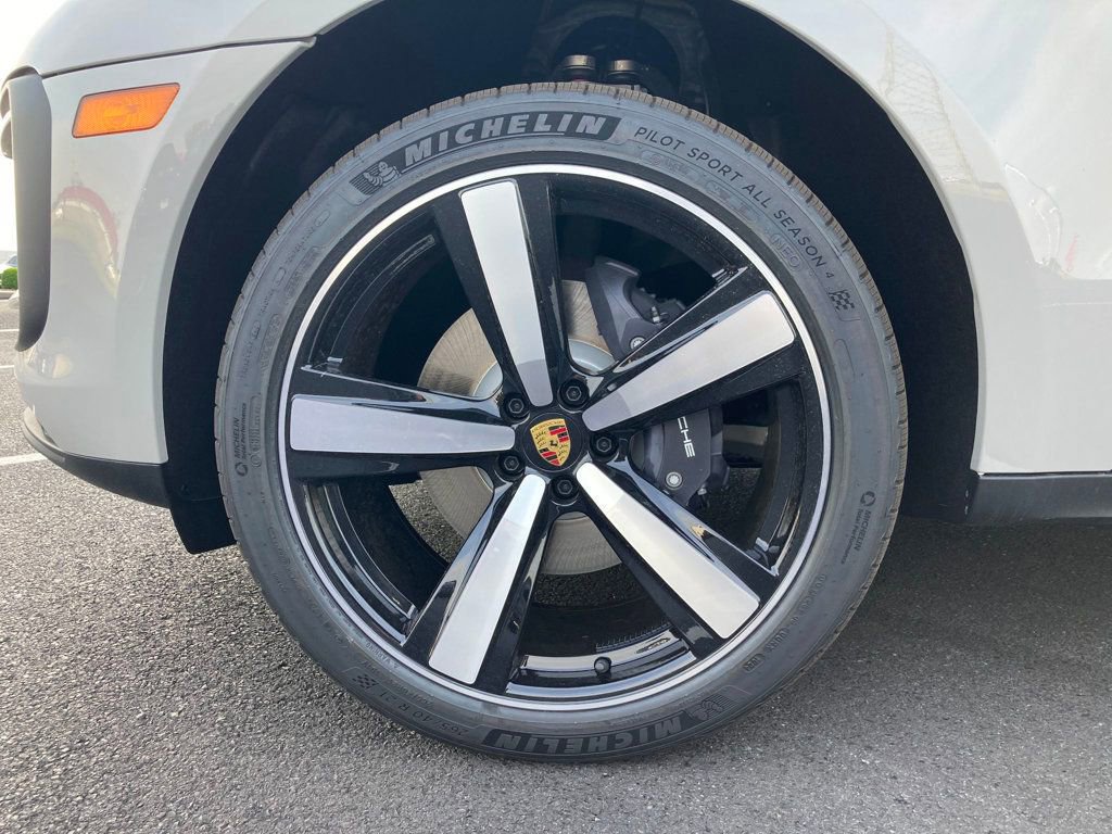 Used 2024 Porsche Macan image 9
