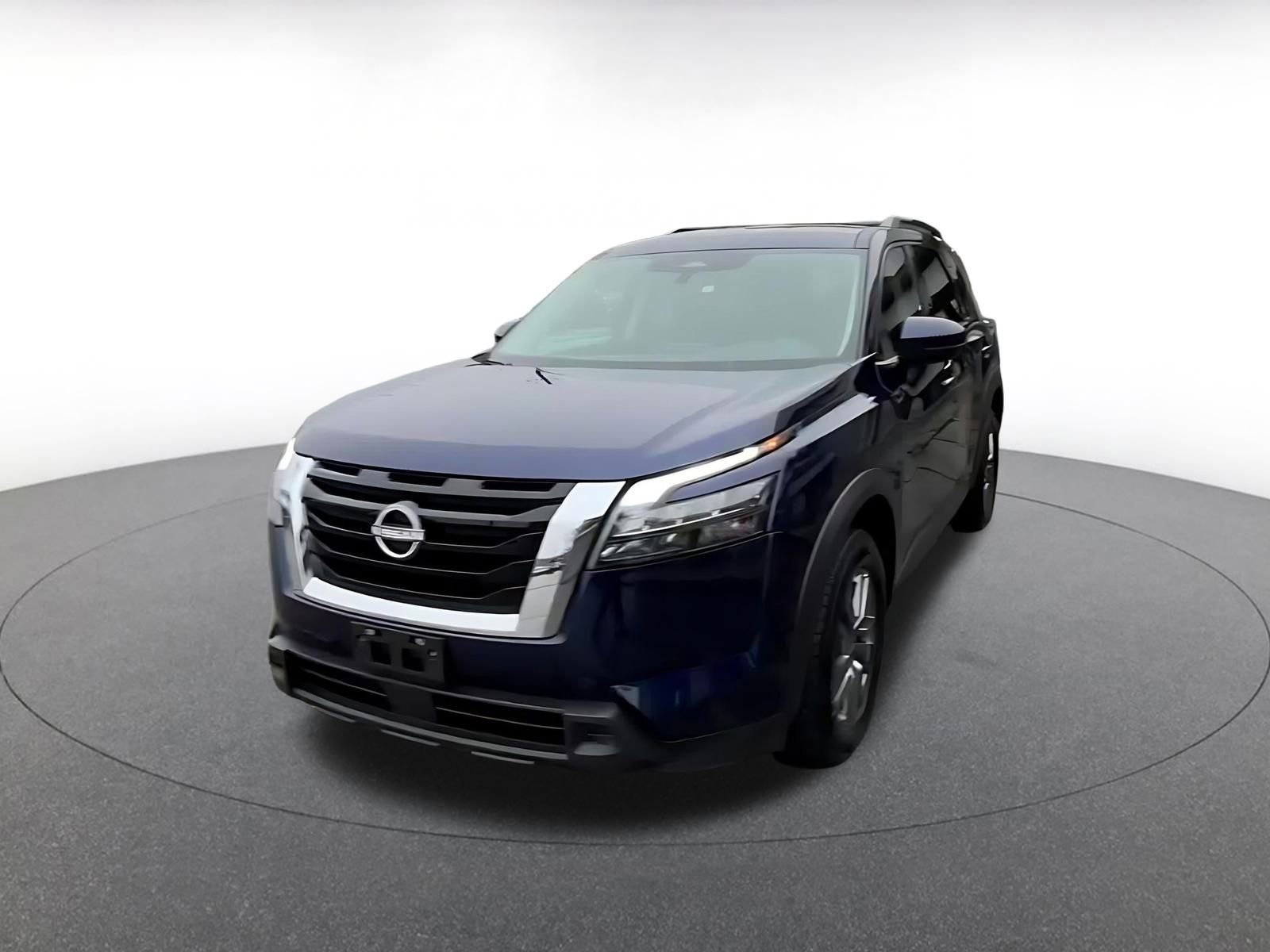 Used 2025 Nissan Pathfinder SV image 8