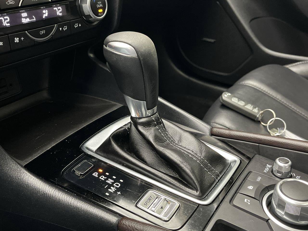 Used 2018 MAZDA MAZDA3 Touring FWD image 21