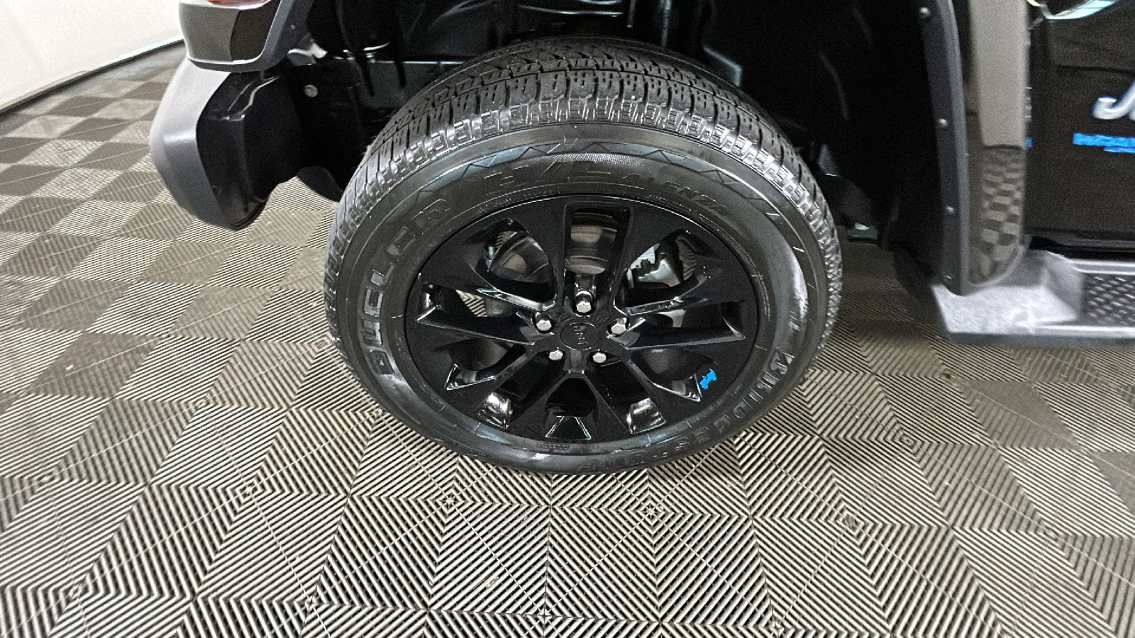 Used 2022 Jeep Wrangler Unlimited Sahara AWD/4WD image 10