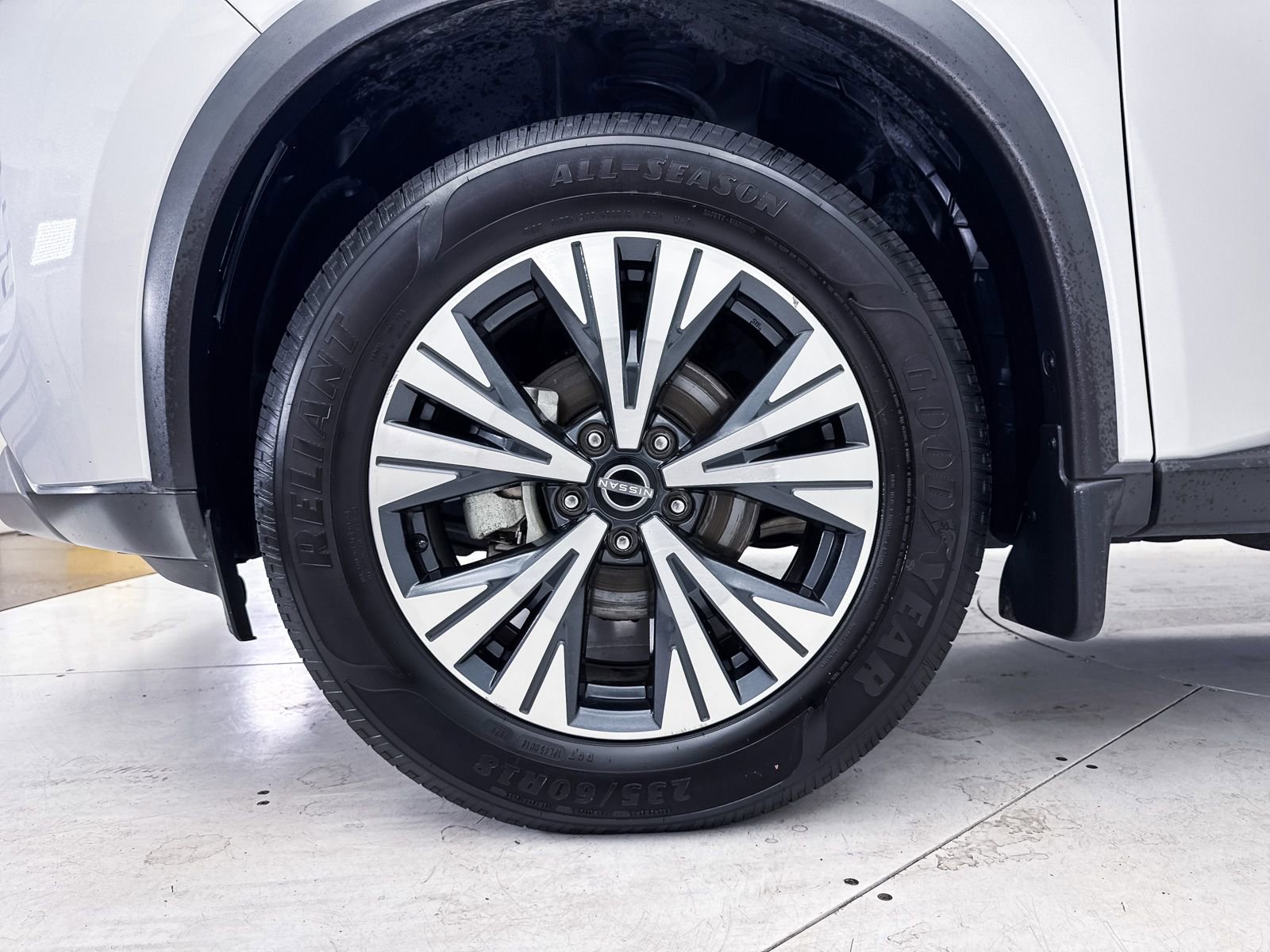 Used 2022 Nissan Rogue SV image 14
