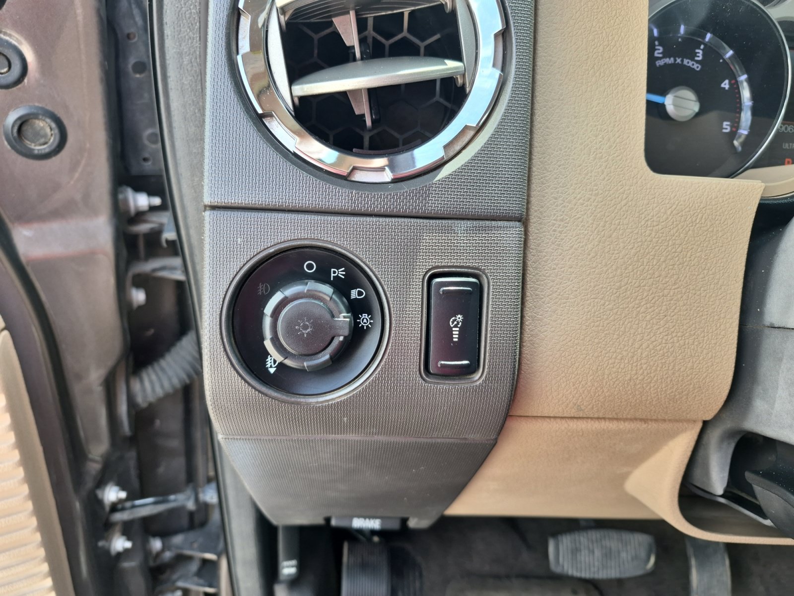 Used 2015 Ford F250 XLT w/ XLT Premium Package AWD/4WD image 22