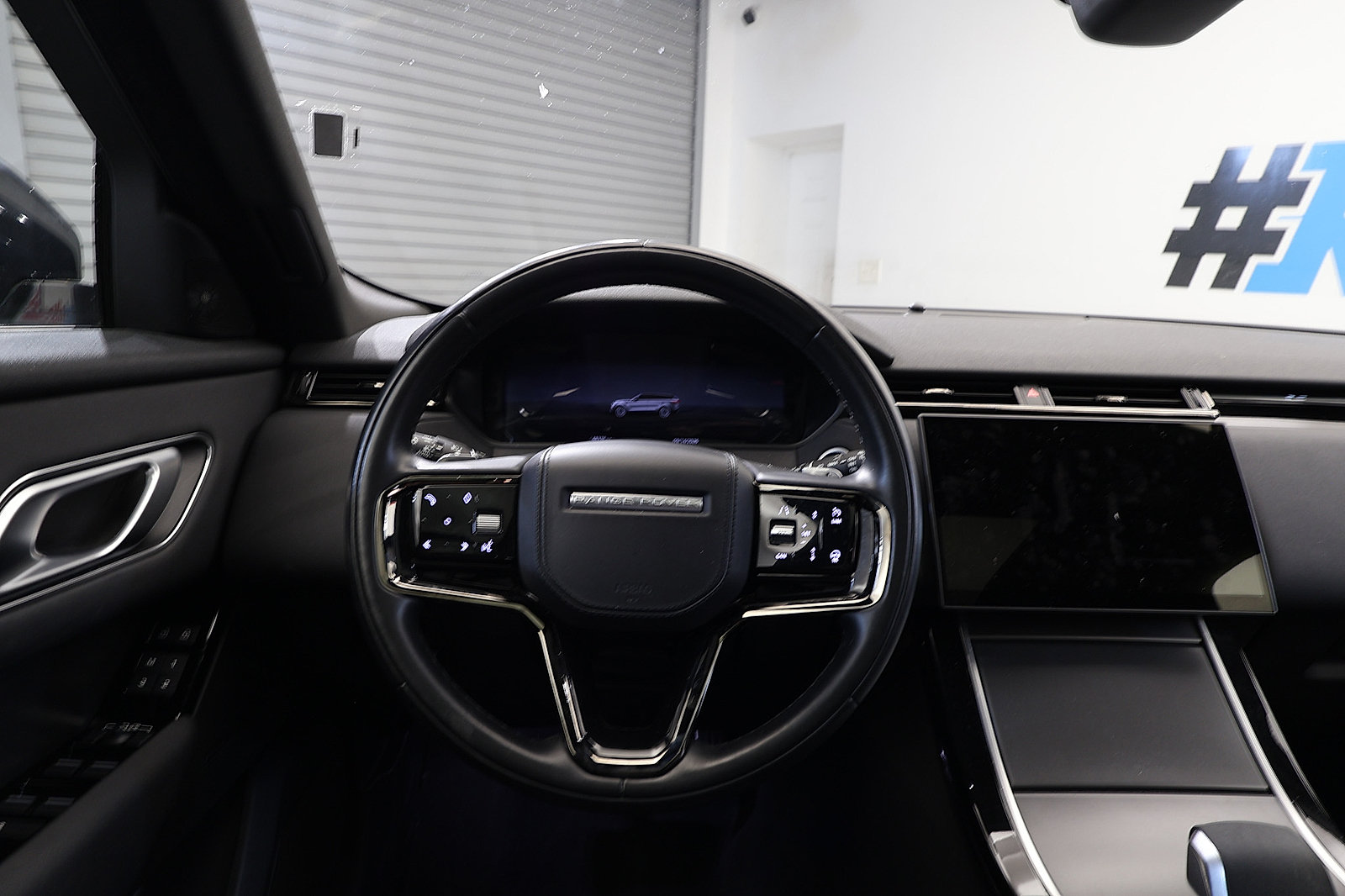Used 2025 Land Rover Range Rover Velar Dynamic SE AWD/4WD image 20