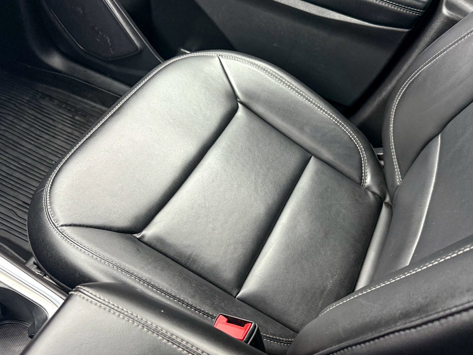 Certified 2022 Ford Explorer XLT w/ Equipment Group 202A image 38