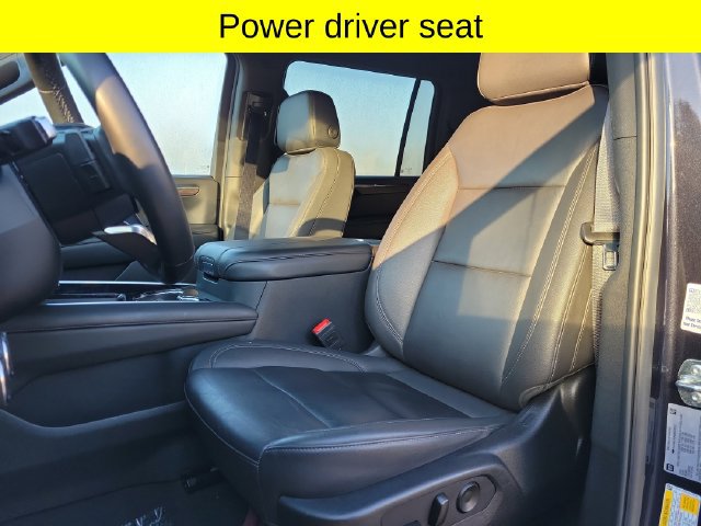 Used 2025 Chevrolet Suburban LT AWD/4WD image 24