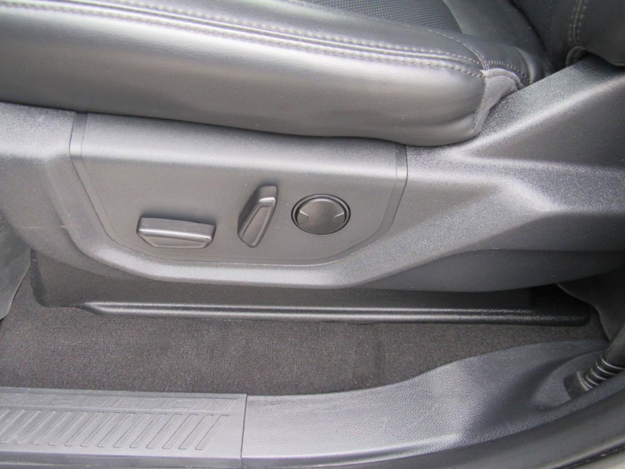 Used 2023 Ford Expedition XLT image 14