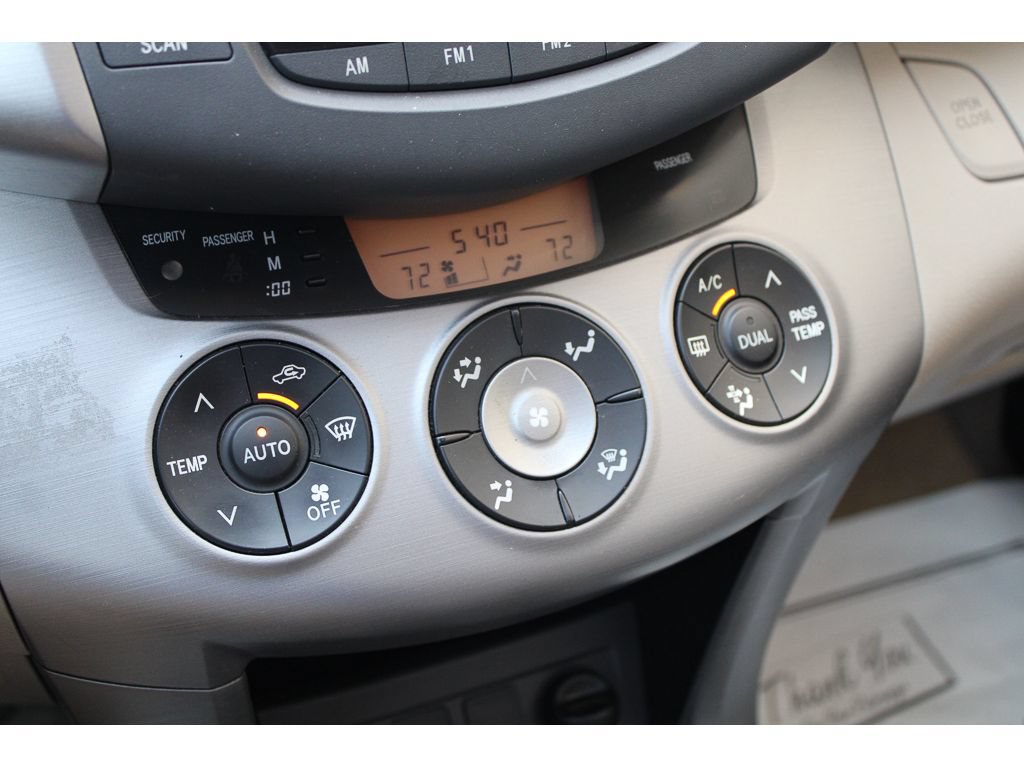 Used 2006 Toyota RAV4 Limited AWD/4WD image 32