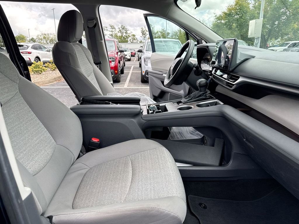 Used 2024 Toyota Sienna LE image 23