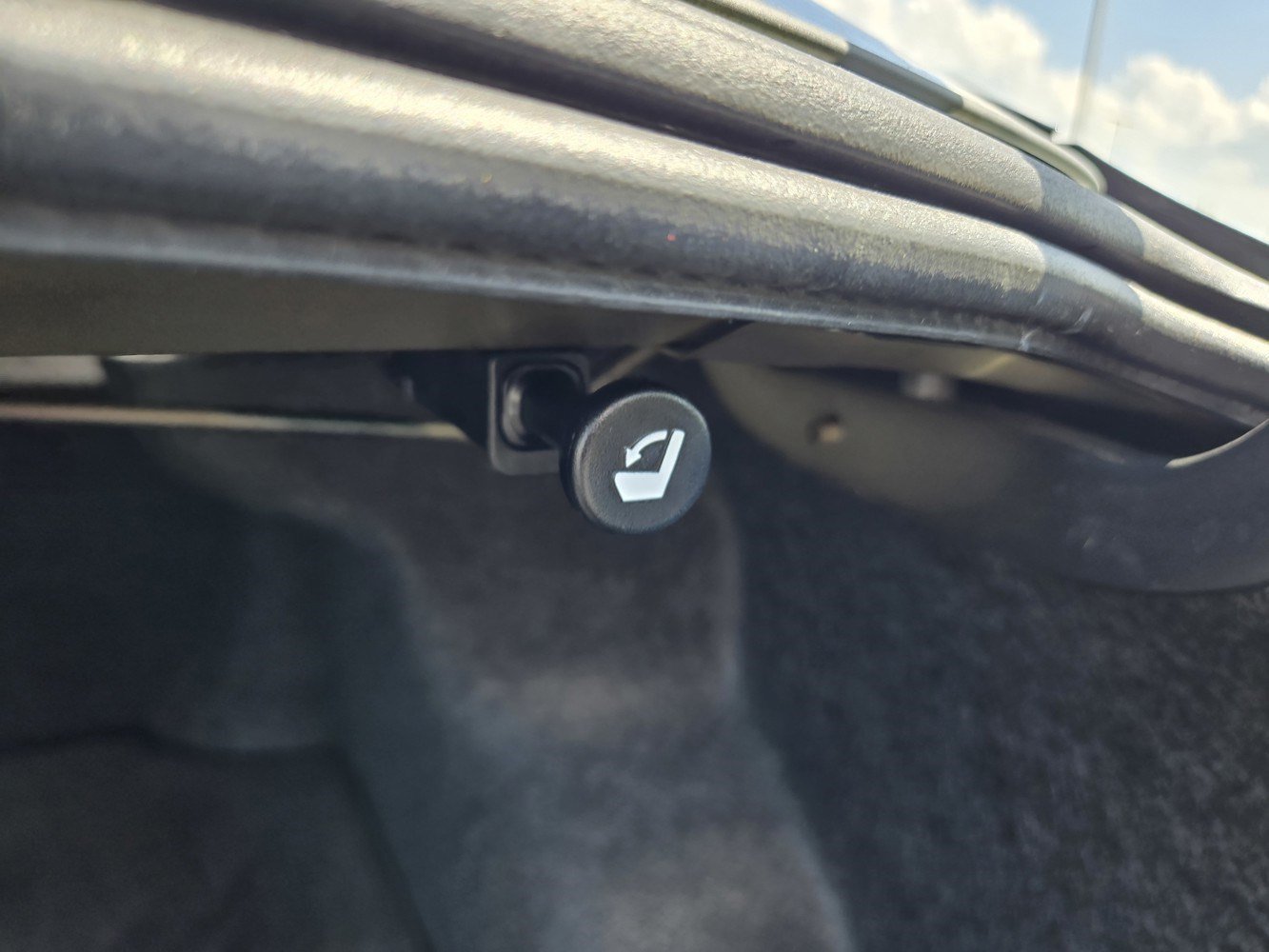 Used 2024 Nissan Altima 2.5 SR FWD image 32
