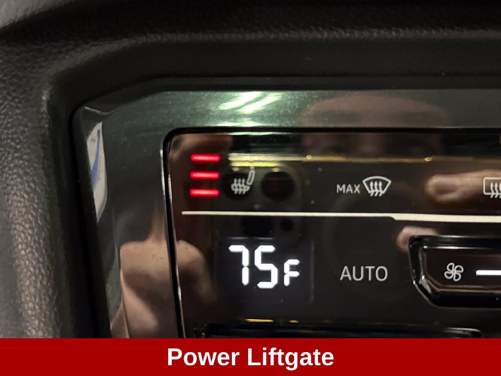 Used 2024 Volkswagen Tiguan SE R-Line FWD image 17