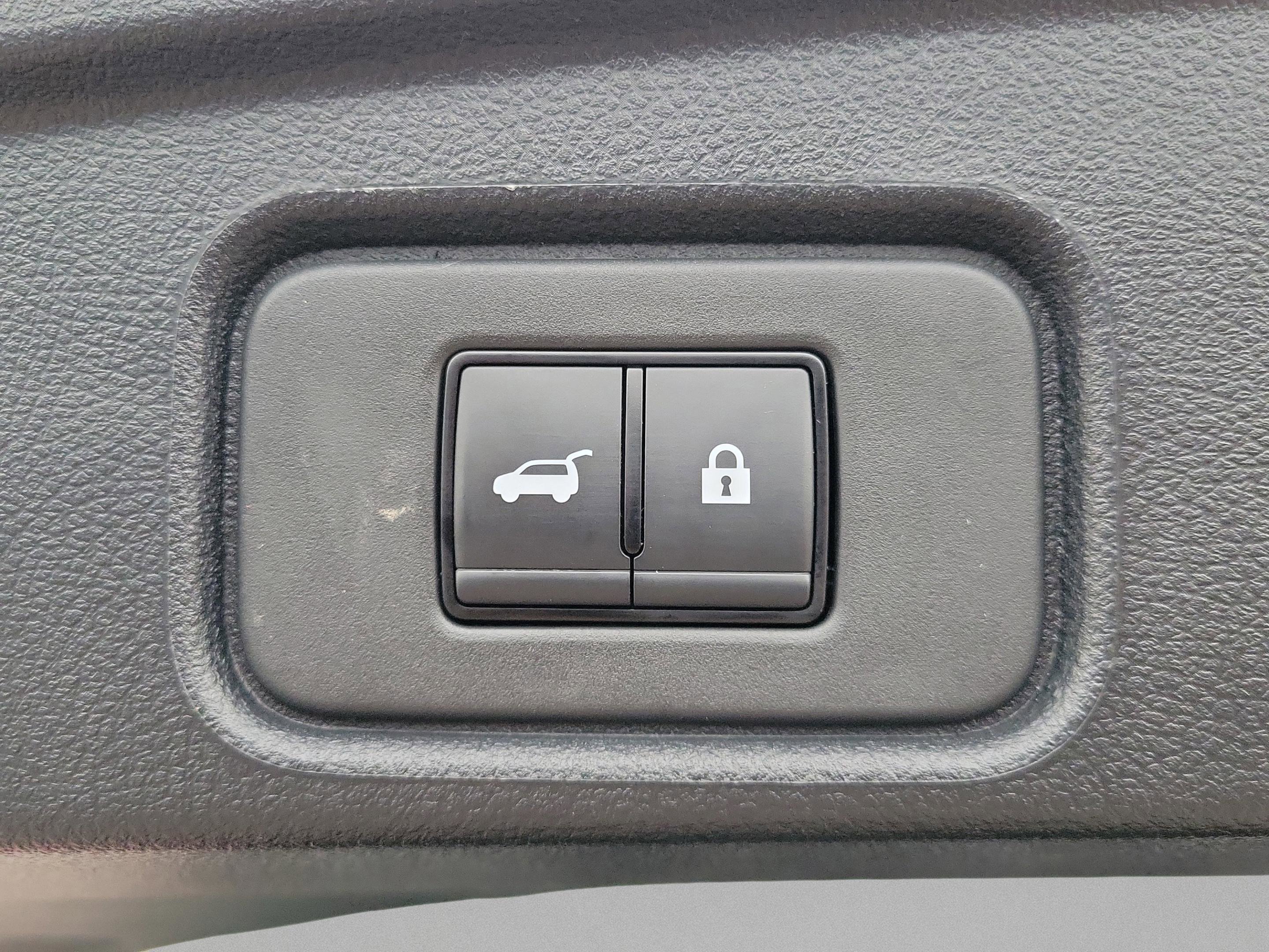 Certified 2025 Nissan Pathfinder SV image 11