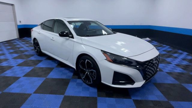 Used 2024 Nissan Altima 2.5 SR w/ SR Premium Package image 2