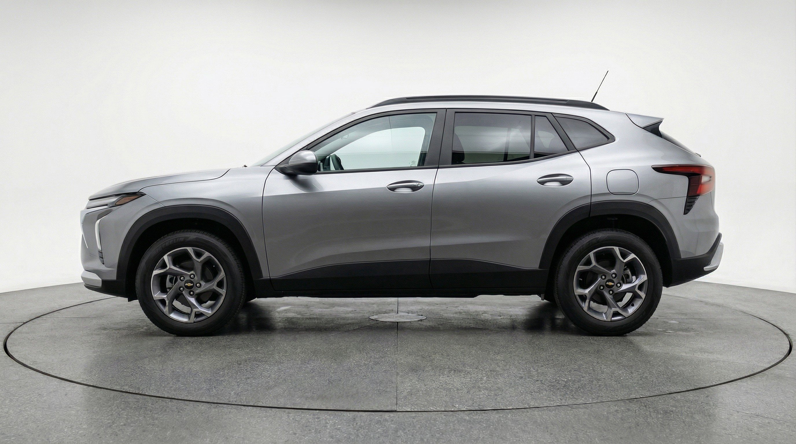 Used 2025 Chevrolet Trax LT w/ LT Convenience Package image 5