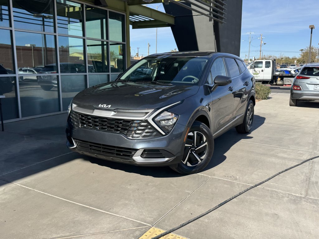 Used 2023 Kia Sportage LX image 2