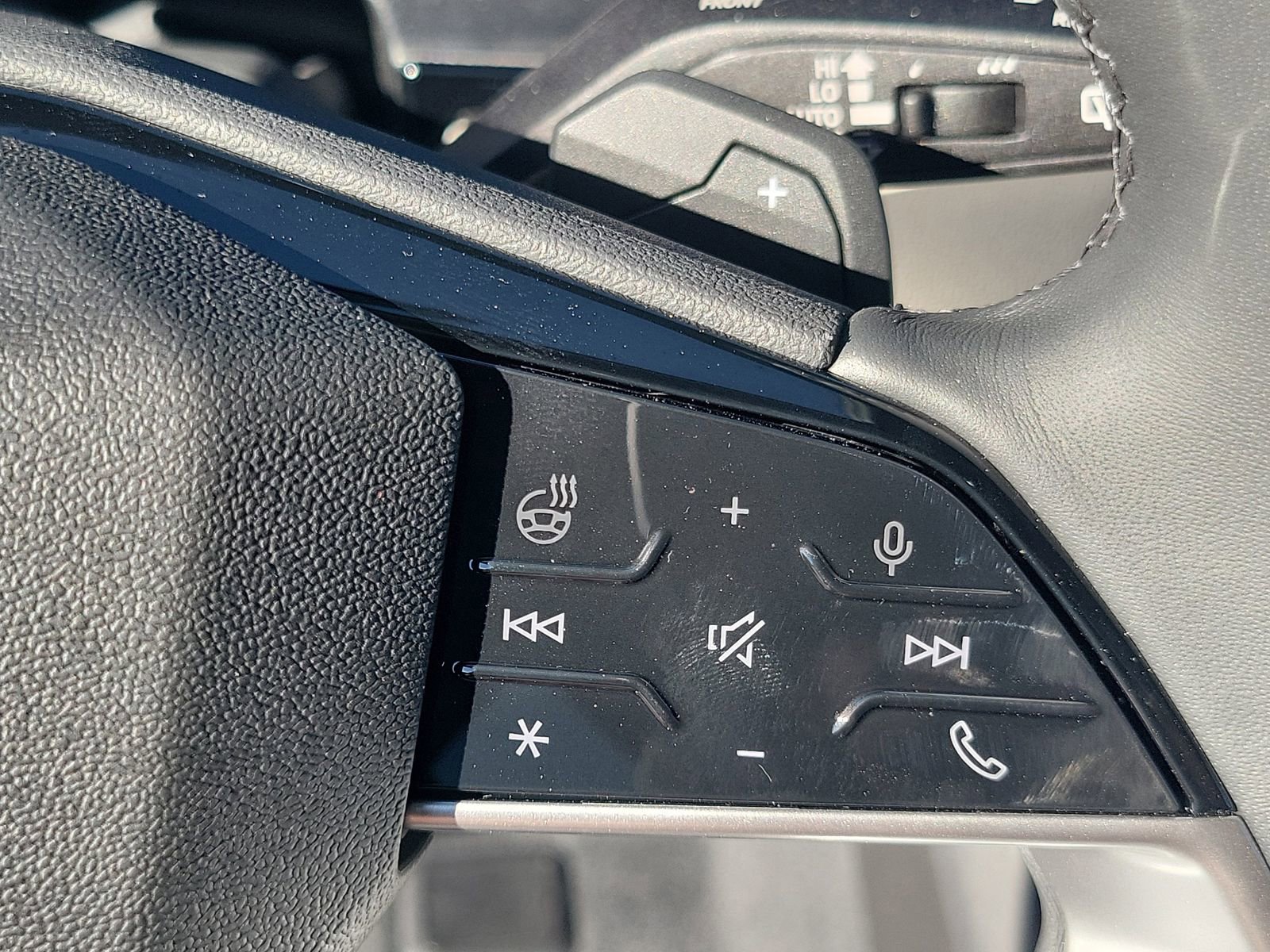 New 2025 Audi Q6 e-tron Premium image 24