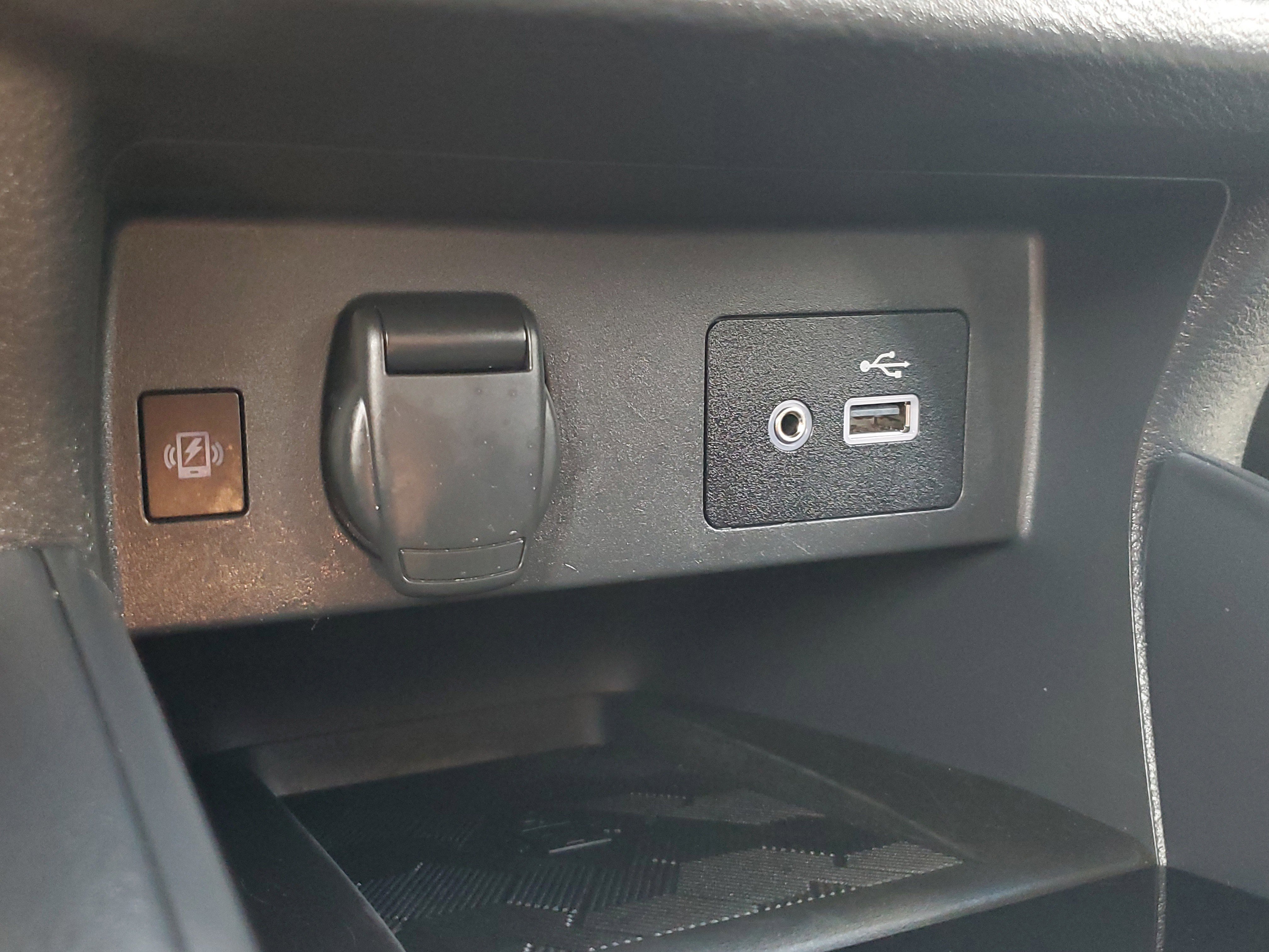 Certified 2025 Nissan Versa SV image 27